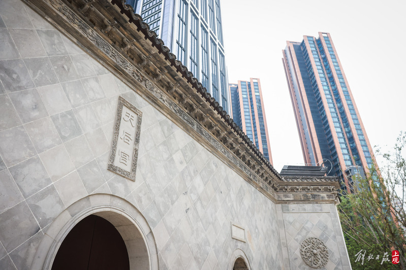 建于1884年的“天后宫”是江南殿堂式古建筑，也是上海历史上规模最大、形制最全、规格最高的妈祖庙。修复后的“天后宫”将在今年12月作为文化展示空间对市民游客开放。