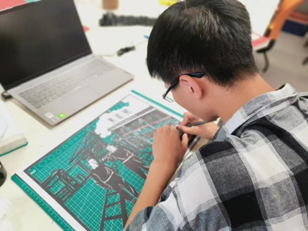 上海第二工业大学的 同学们以扶贫建设为主要元素进行剪纸作品创作