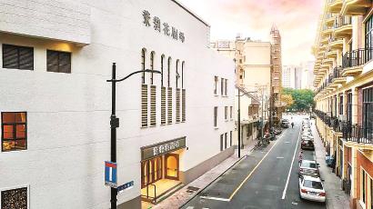 毗邻人民广场的茉莉花剧场位于云南中路和北海路交叉口。