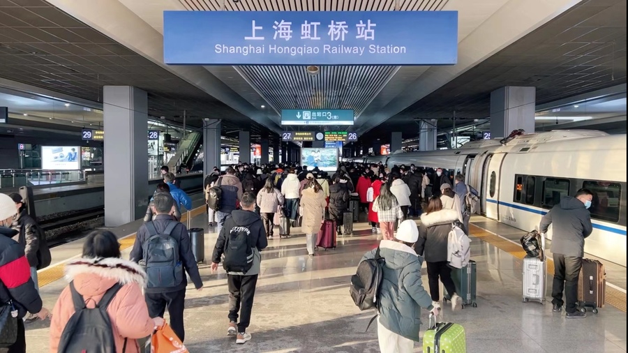 55万人次，铁路上海站迎来春节假期返程客流最高峰