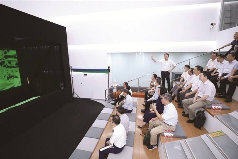 2020年9月14日，在滬全國政協委員在上海科技大學開展“建設高素質創新型高校教師隊伍”協同視察。 金鬆攝