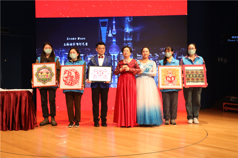 芜湖市残疾人“一心向阳”艺术团表演的《音 诗 画》。