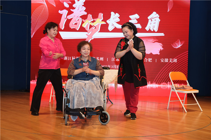 太仓市残疾人艺术团表演的沪剧小戏《小保姆》。