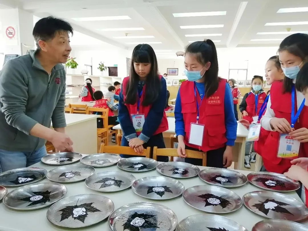 少年日报》双语学生记者团走进北新泾街道