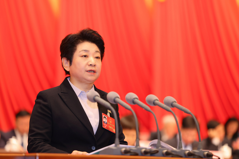上海市十六届人大二次会议第三次全体会议举行，黄莉新作市人大常委会工作报告