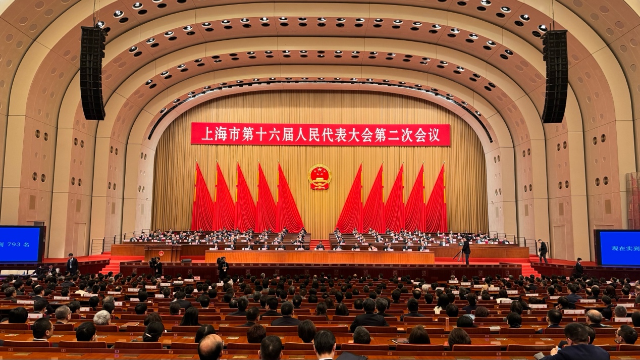 上海市十六届人大会二次会议圆满完成各项议程胜利闭幕