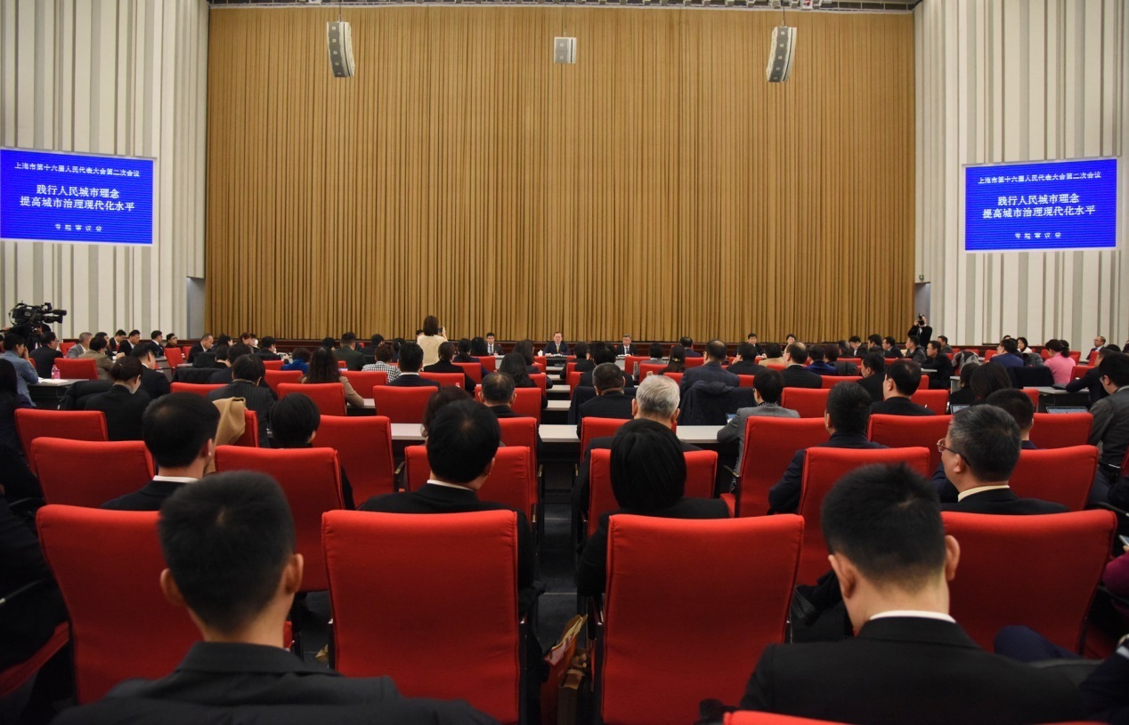 上海市十六届人大二次会议举行“践行人民城市理念 提高城市治理现代化水平”专题审议。顾海民摄