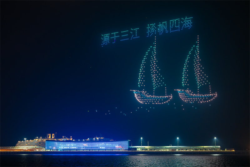 上海吴淞口国际邮轮港无人机灯光秀精彩上演