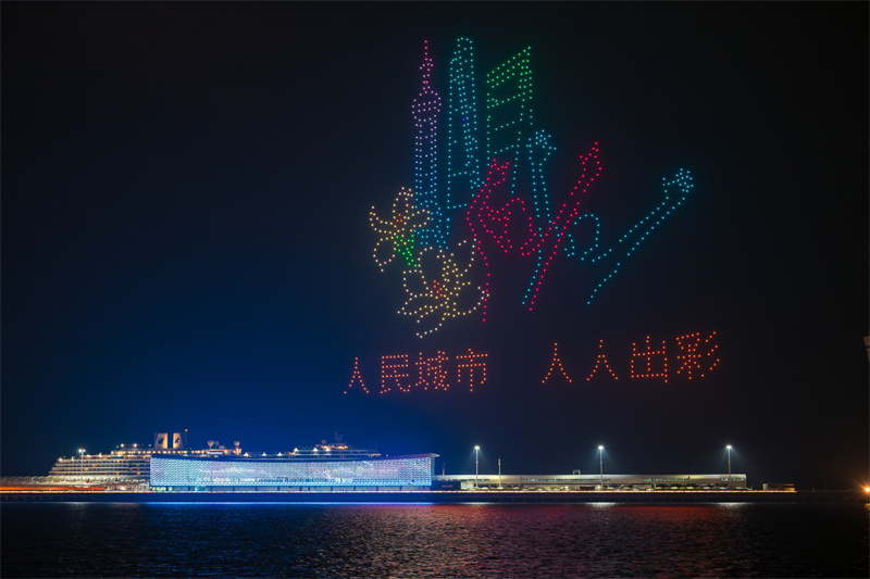 上海吴淞口国际邮轮港无人机灯光秀精彩上演