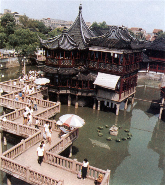 20世纪90年代初九曲桥 （黄浦区档案馆供图）