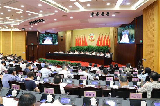 上海市政协举行十四届常委会第四次会议，部分在沪全国政协委员出席参与协商议政。上海市政协供图