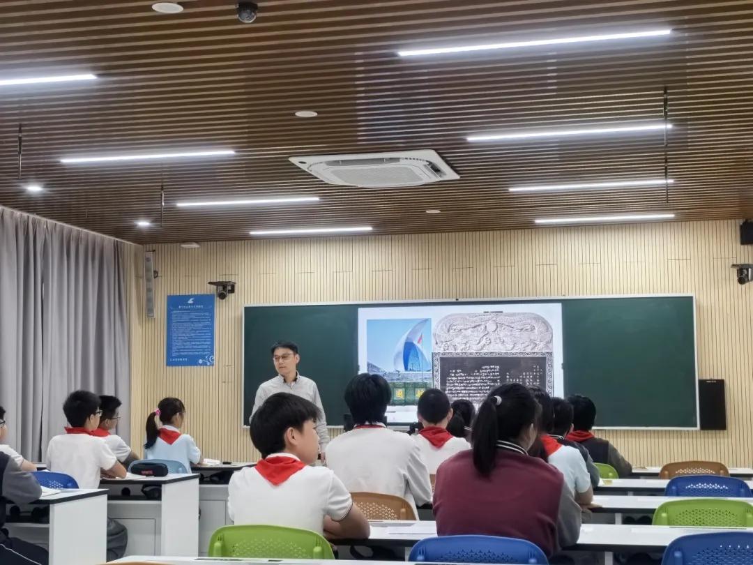 江南体育官网浦东新区区级课题交流展示活动在上海市历城中学举行(图2)