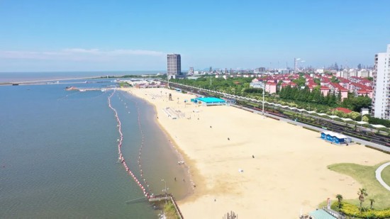 上海金山城市沙滩泳区6月20日起逐步对外开放