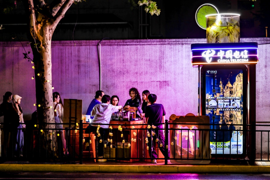 开在长乐路的上海电信“把酒言欢”亭，在为期10天的快闪中，给很多人留下了美好回忆。