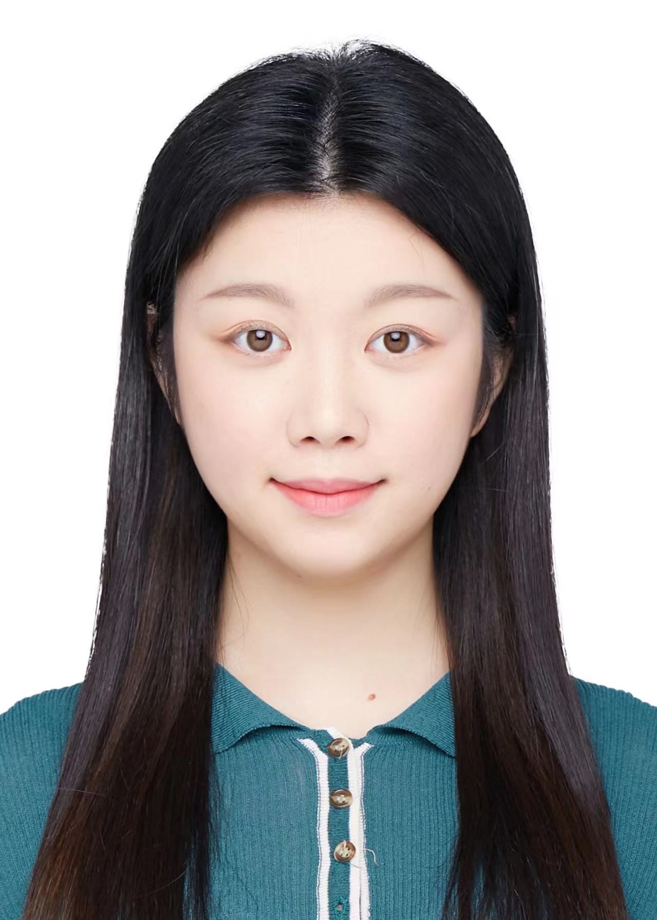 人民日报社上海分社王崟欣采访二部记者