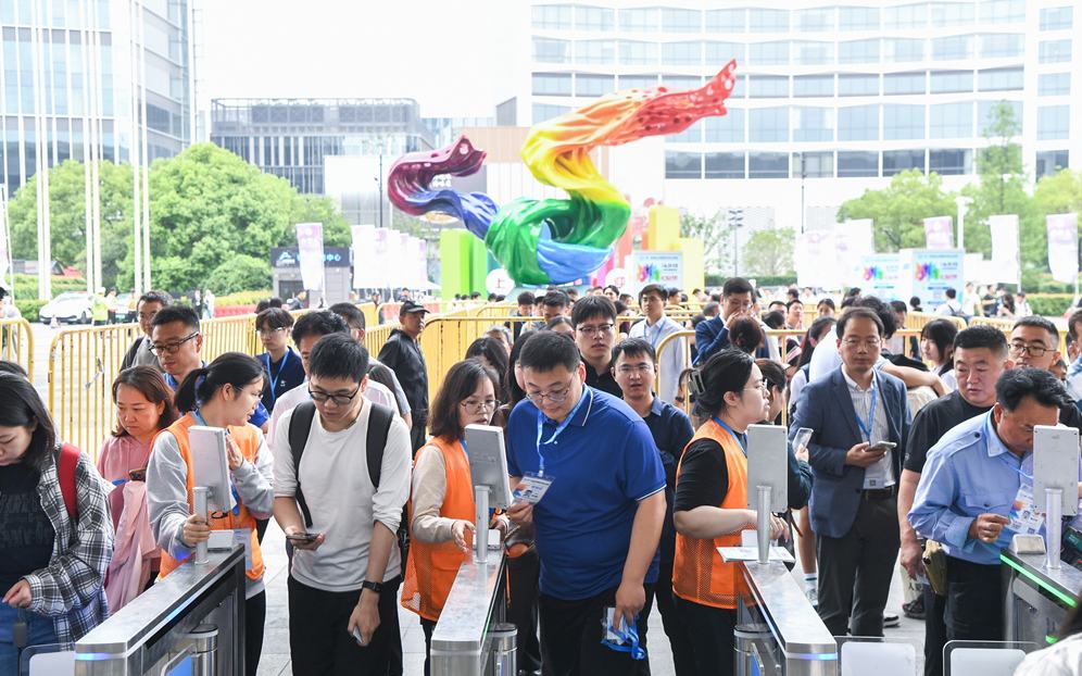 第十一届上交会开幕，参展企业近千家