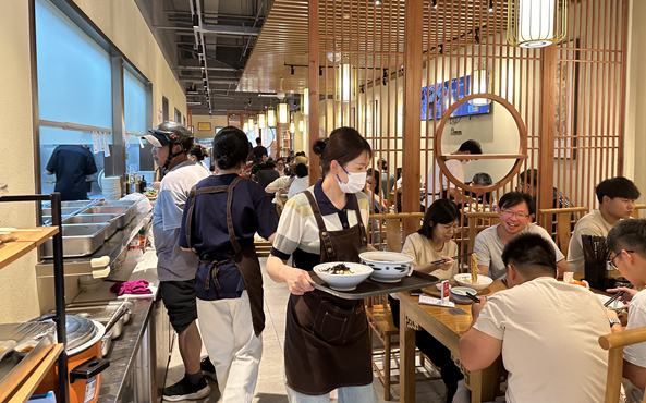 這間面館的故事，要從500人的微信群說起