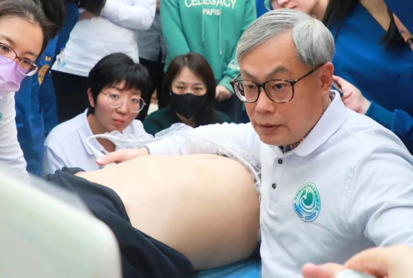 他推广的胃部检查不用插管不用麻醉，已服务近30000人