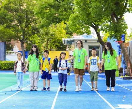 2025年浦东新区小学生爱心暑托班开班/