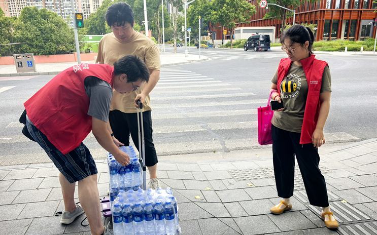 街區書記邢德純：“大家有需求，盡管找我們！”