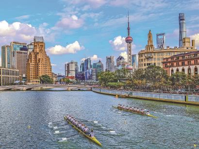 苏州河上的龙舟赛。 黄永庆 摄