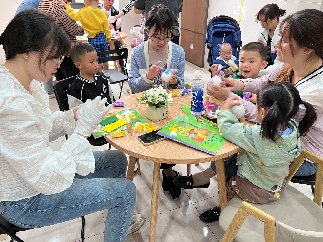 “睦鄰共享客廳”