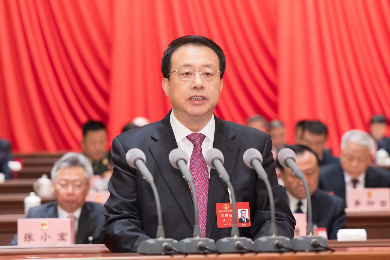 龚正市长作政府工作报告。张春海摄