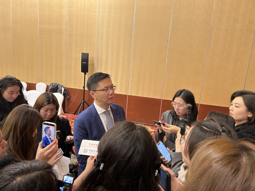 田軒正在接受記者採訪。季覺蘇攝