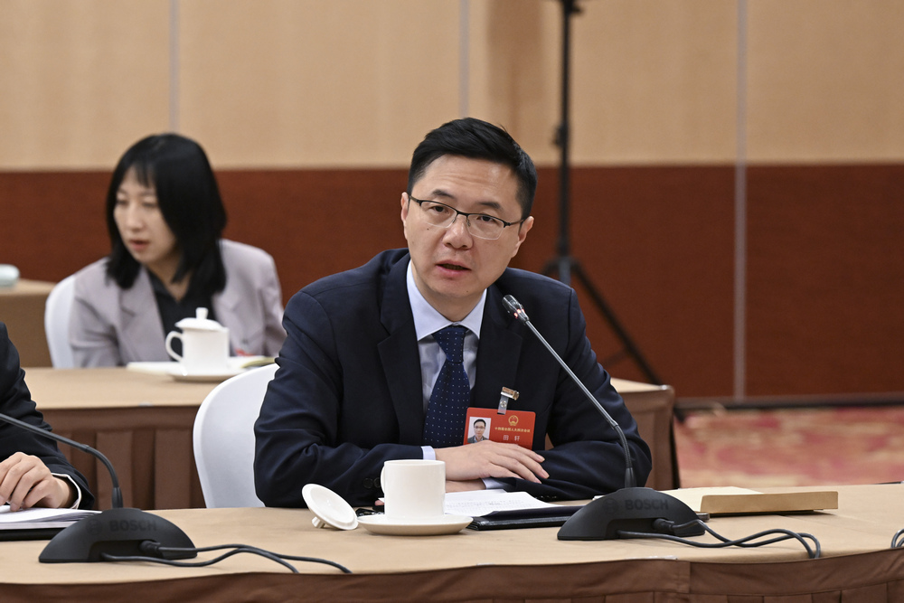 3月5日，田軒在代表團全體會議上發言。圖片由採訪對象提供