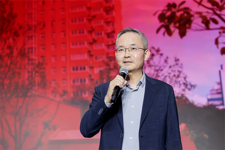 虹口区四川北路街道党工委书记李鹏进行主旨分享。