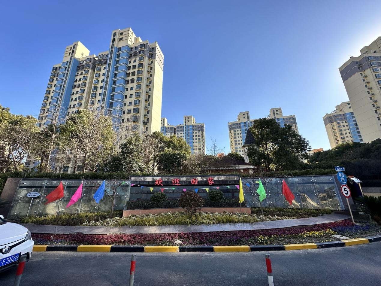改造前的小区入口处。
