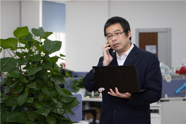 企业云网正在深度融入上海市“十五五”先进智能工厂建设的战略目标，全国劳动模范华静带领团队，以“云网+AI”的理念，让上海各行各业从局部的数字化修补走向全局的智能化重构