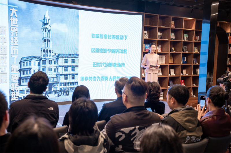 王力用上海话讲党课。