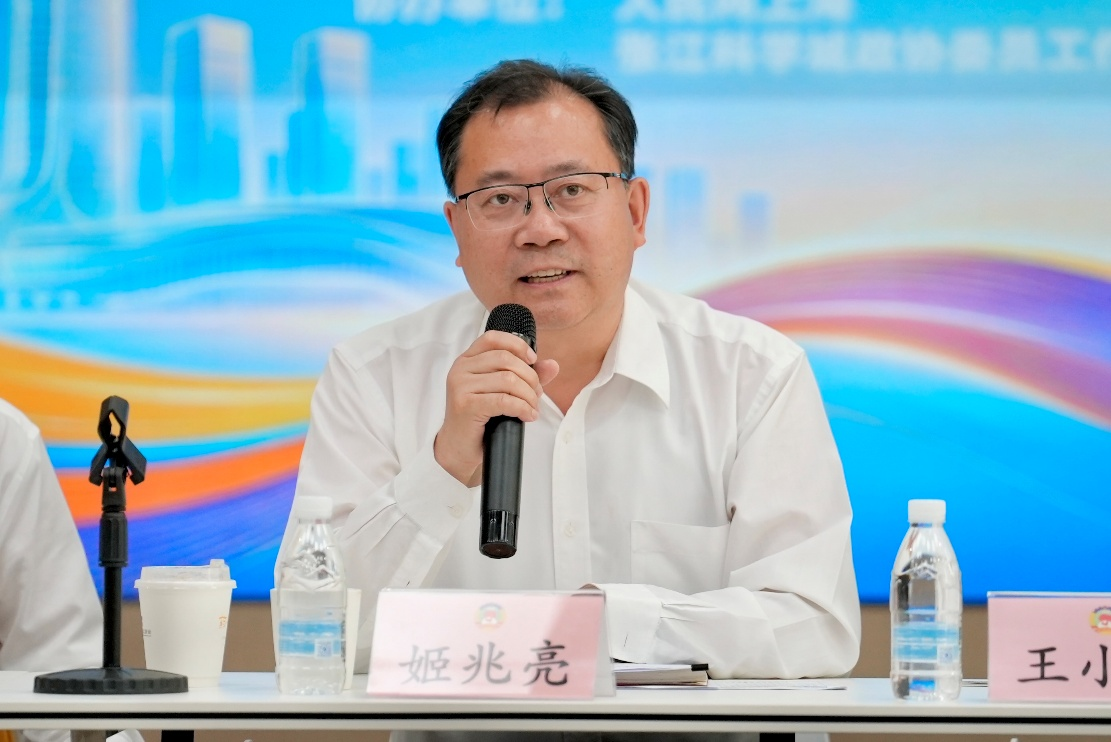 浦東新區政協主席、黨組書記姬兆亮作總結講話。李首政 攝