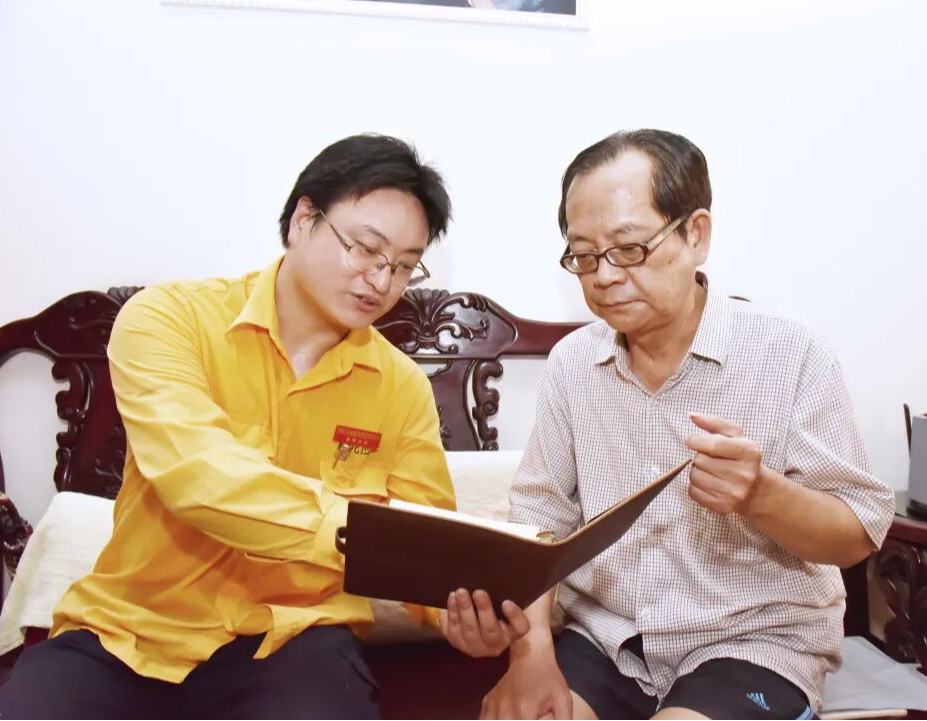 普陀兩代勞模，把 “為民服務” 刻進四十年時光
