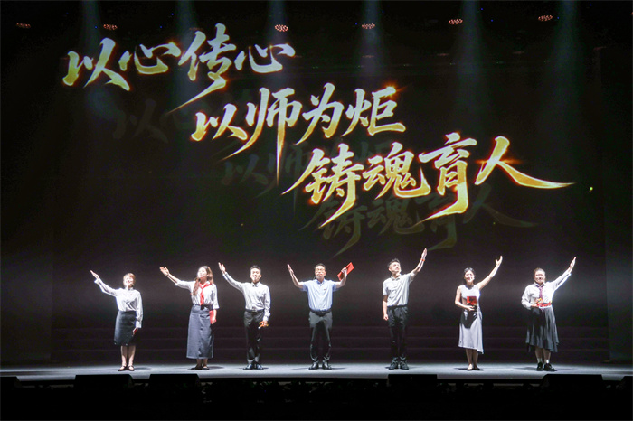 “大先生·红烛引航”篇。