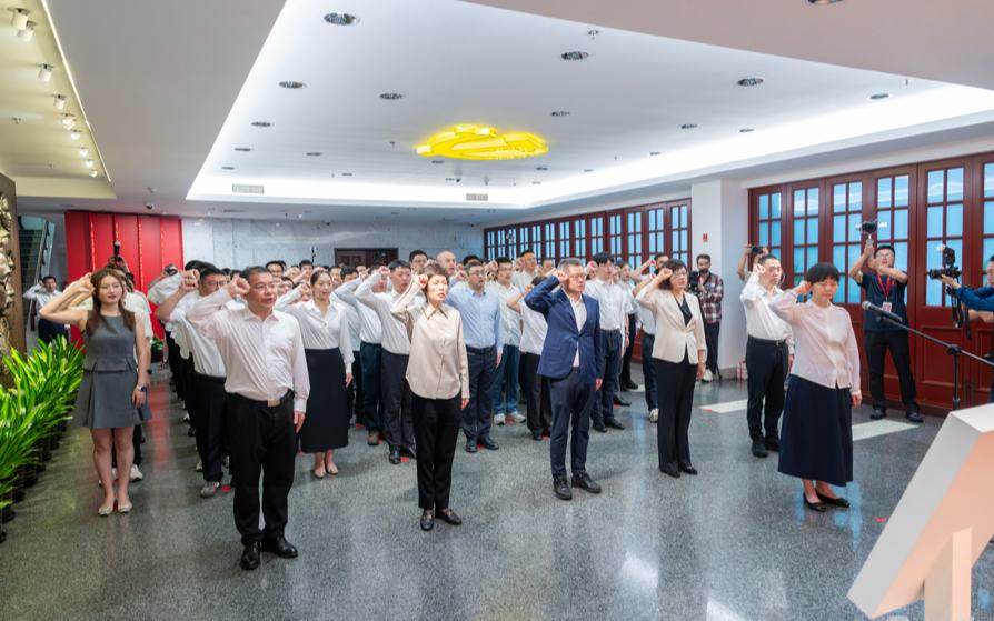上海市新发展党员代表集中入党宣誓活动在中共一大纪念馆举行