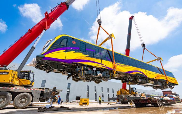 上海軌道交通22號線首批列車抵滬
