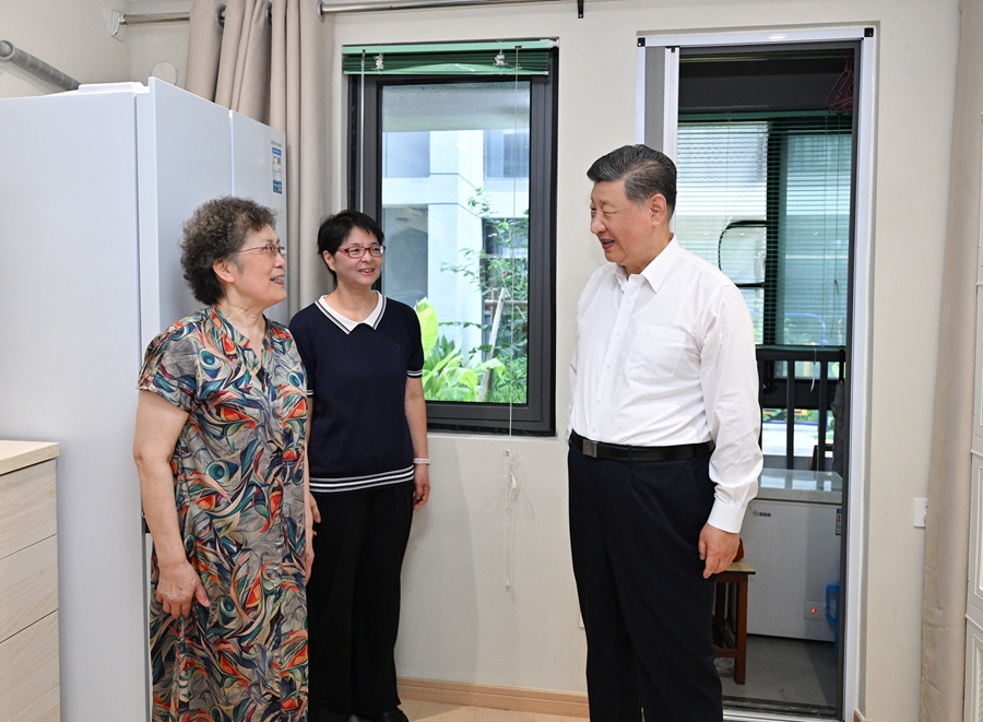 一见·从上海告别“拎马桶”，看正确政绩观 “‘一枝一叶总关情’，老百姓的生活是家事，更是国事。”7月15日，习近平总书记来到位于上海市黄浦区的半淞园路街道市民新村居民区考察调研。此行，总书记的关切中，有一件民生“小事”——上海市历史性解决老城区居民“拎马桶”问题。“工作中要牢固树立和践行正确政绩观，想群众之所想，急群众之所急，制定实施有效的政策举措，坚持久久为功，把老百姓关切的事一件一件办好，持续增进民生福祉。”习近平总书记殷切叮嘱。