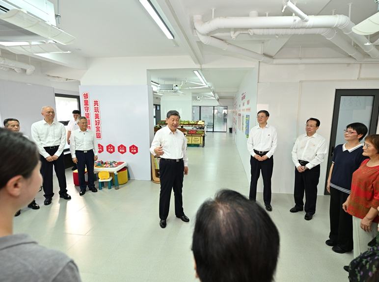 一见·从一个小区的今昔之变，感悟总书记的人民城市理念 今昔之变，由何而来？“问需于民、问计于民、问效于民”，考察中，习近平总书记讲到3个“民”字，要求“做深做细做实城市更新各项工作，不断增强居民群众的获得感、幸福感、安全感”。字里行间，归旨于“全面践行人民城市理念”的要求，彰显“人民城市人民建，人民城市为人民”的价值取向。