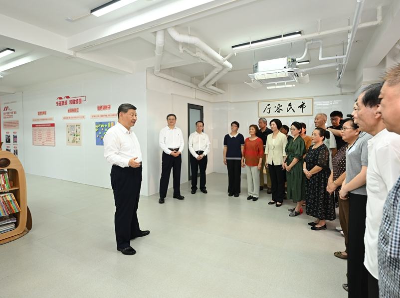 一见·再看基层党建，读懂总书记的关切 基层，习近平总书记心之所系、情之所牵。从地方到中央，一路走来，一直“对基层工作非常牵挂，对基层干部充满感情”。到基层考察调研，有一份关切始终如一——“把基层党组织建设成为坚强战斗堡垒”。此次上海之行，习近平总书记来到黄浦区半淞园路街道市民新村居民区党群服务站，强调“要提高社区治理水平”“进一步加强党建引领”。