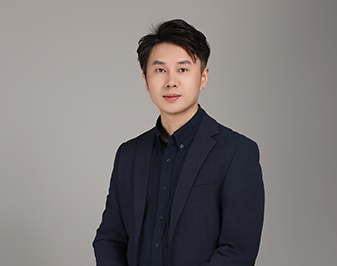 “智”者对话丨姚卯青：保持跨界好奇，与AI并肩提升创造力  作为国内具身智能与人形机器人领域的标杆企业，智元自创立以来发展迅速，刷新了不少国内人形机器人行业的发展纪录。2023年，创始当年便推出首款远征A1人形机器人；2024年，完成研发到量产的关键跨越；2025年，年产量突破5000台、营收突破10亿元；2026年6月份累计下线量达15000台，在国内行业领跑。大江东工作室对话智元合伙人姚卯青，共探人机共存浪潮下产业前景与青年发展新方向。