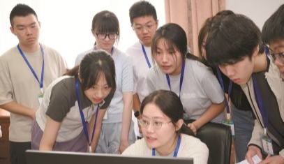 10位考生代表走進上海市2026高招集中錄取現場