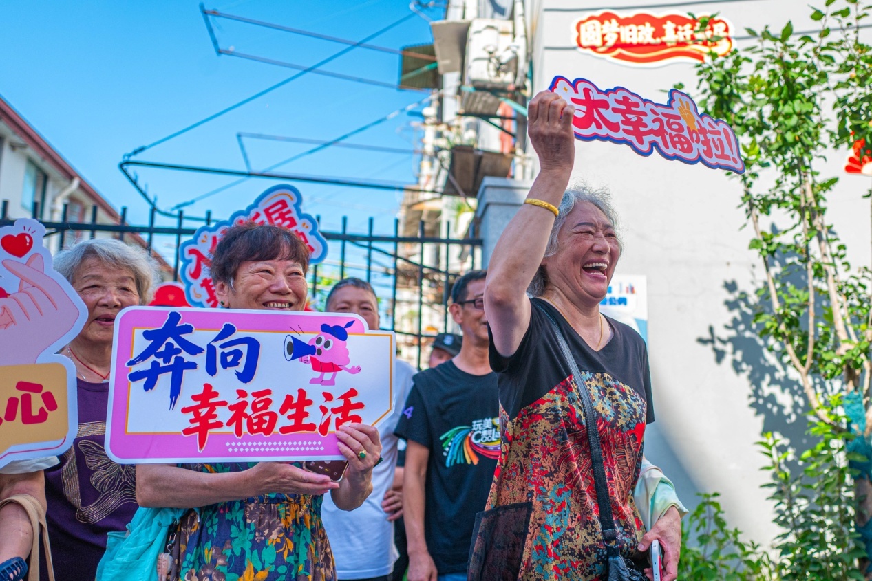 7月16日，上海静安区128街坊片区地块旧城区改建项目集中搬迁仪式举行。王初摄