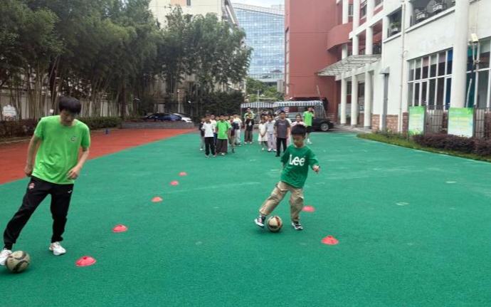 熱浪裡的青春：奔赴、守護與生長