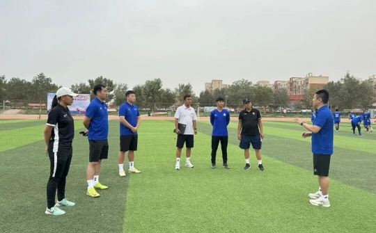 巴楚县“上海援疆”青少年足球训练营启动