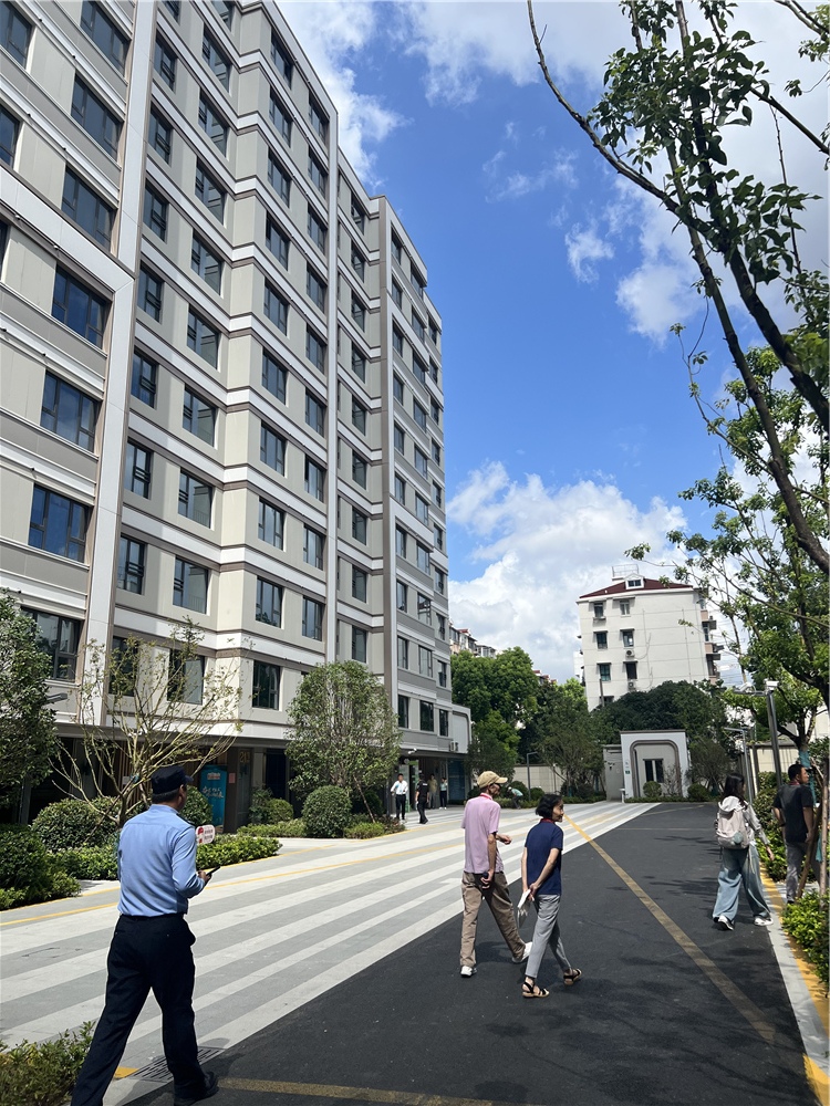 田林路65弄小区，环境优美。人民网记者 葛俊俊摄