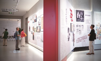 位于虹口区的上海文学馆开馆，迎来文学爱好者与游客。 本报记者 董天晔 摄