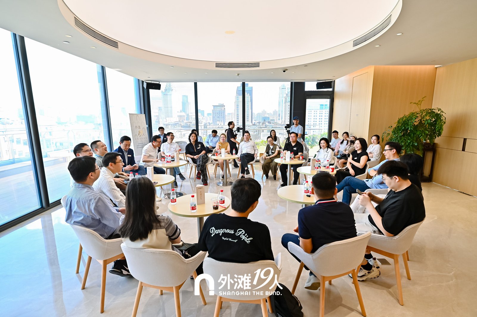 “外滩19人”企业家交流活动举行。