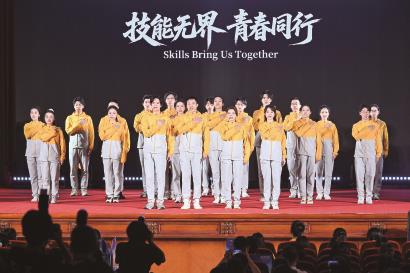 昨天，第48屆世界技能大賽志願者上崗宣誓儀式暨臨時黨、團組織成立儀式在上海展覽中心友誼會堂舉行。 本報記者 賴鑫琳 攝